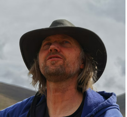 Man in dark hat looking up